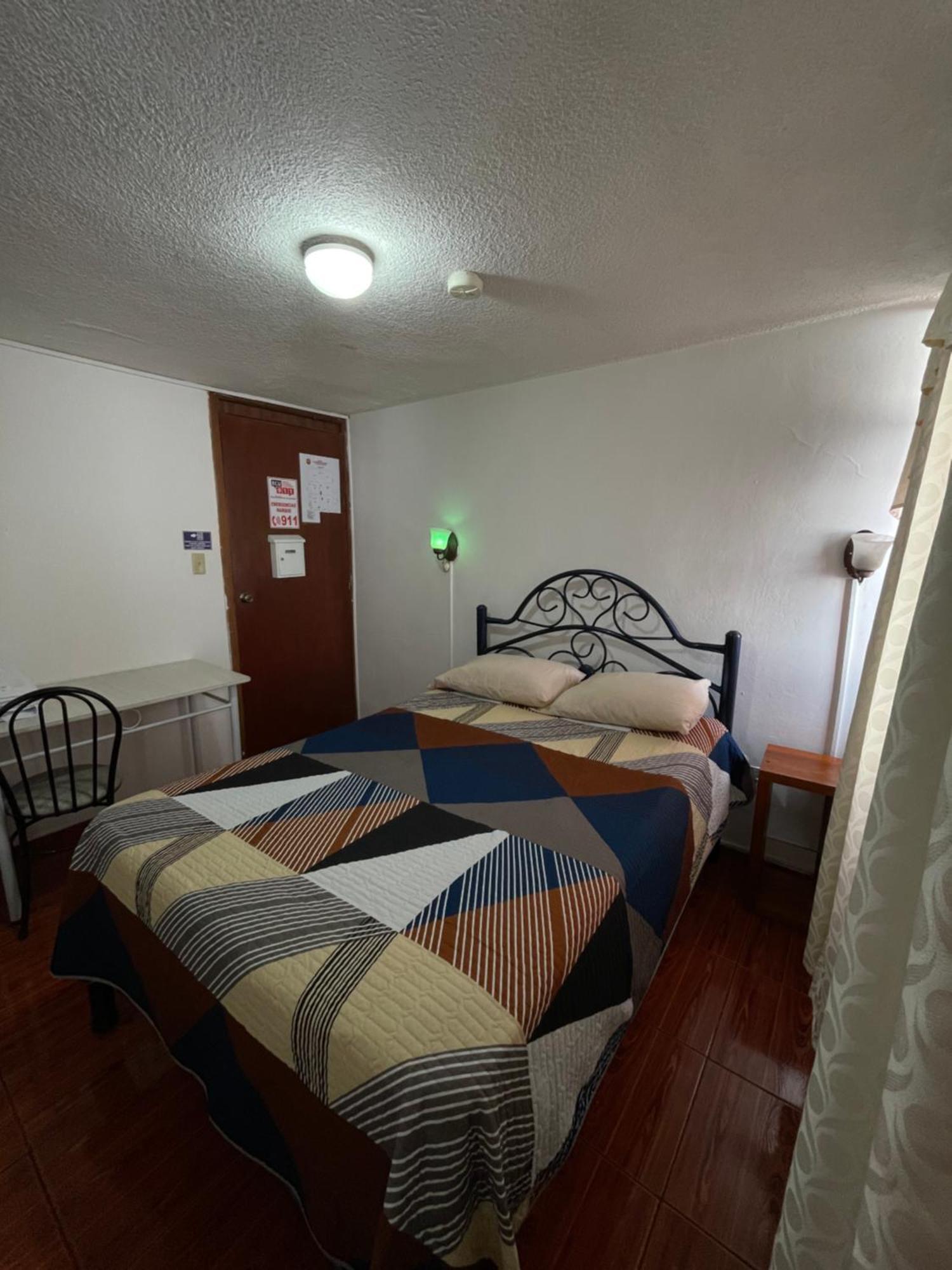 Hostal La Escondida De Quito Del Norte Esterno foto